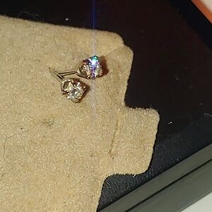 Vintage 14k diamond stud earrings.20 carat